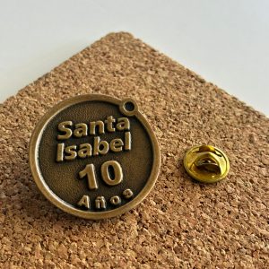 Pin metálico con cuño